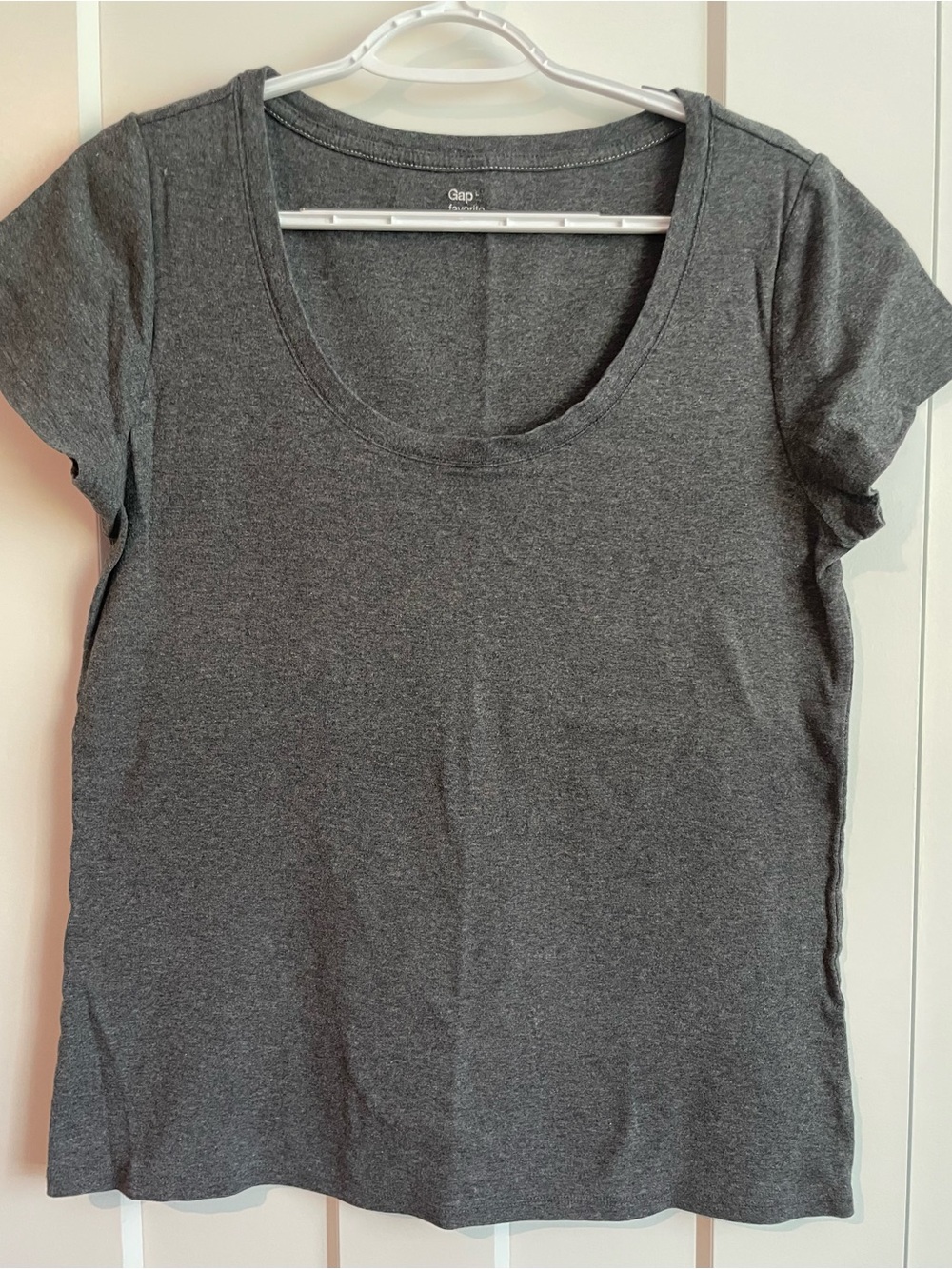 GAP Women's Scoop Neck Short Sleeve Tee - Charcoal